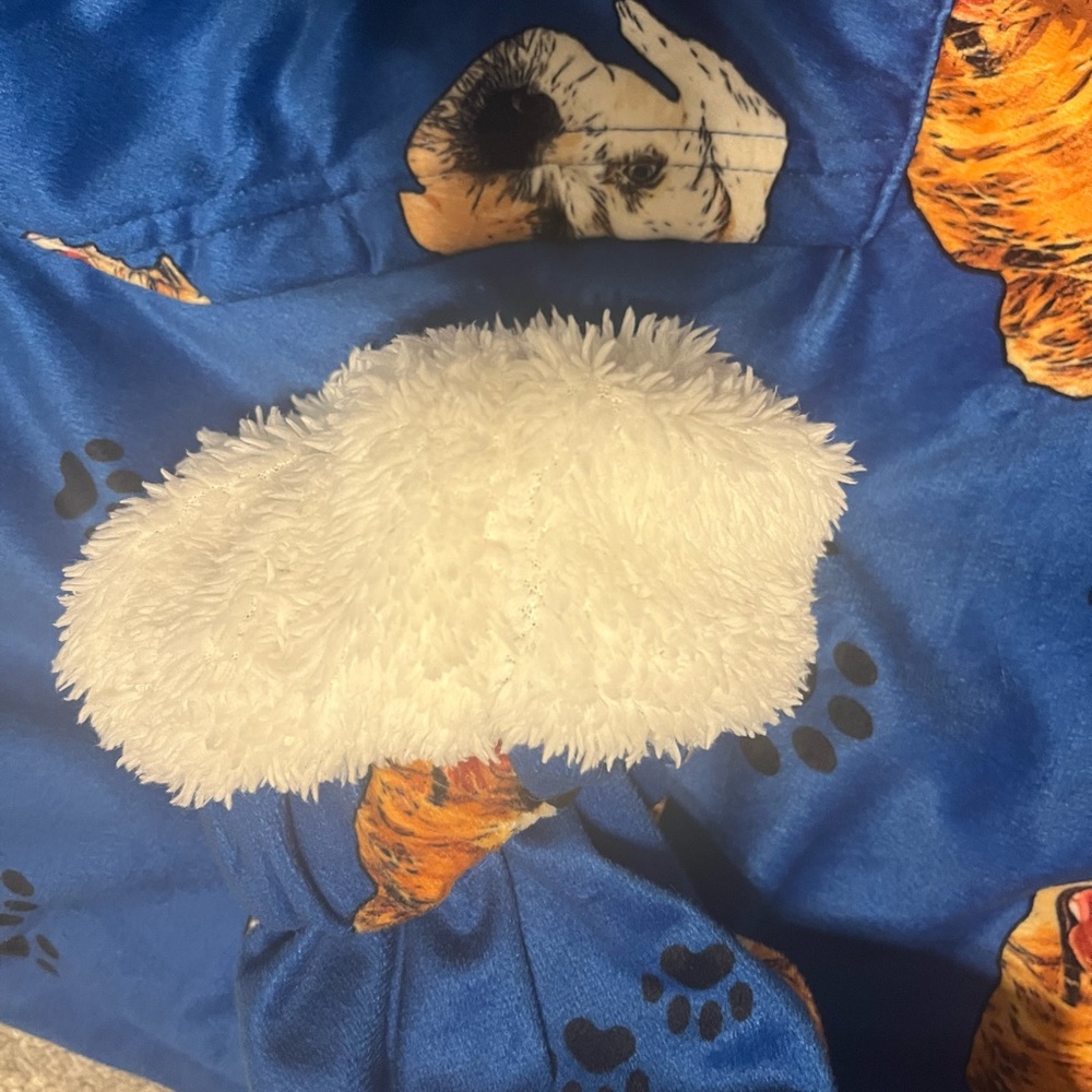 DOG PRINT SNUGGLE - Picture 2 of 3